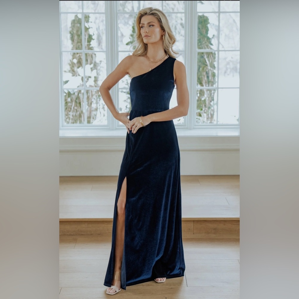 Elegant Navy One-Shoulder Dress